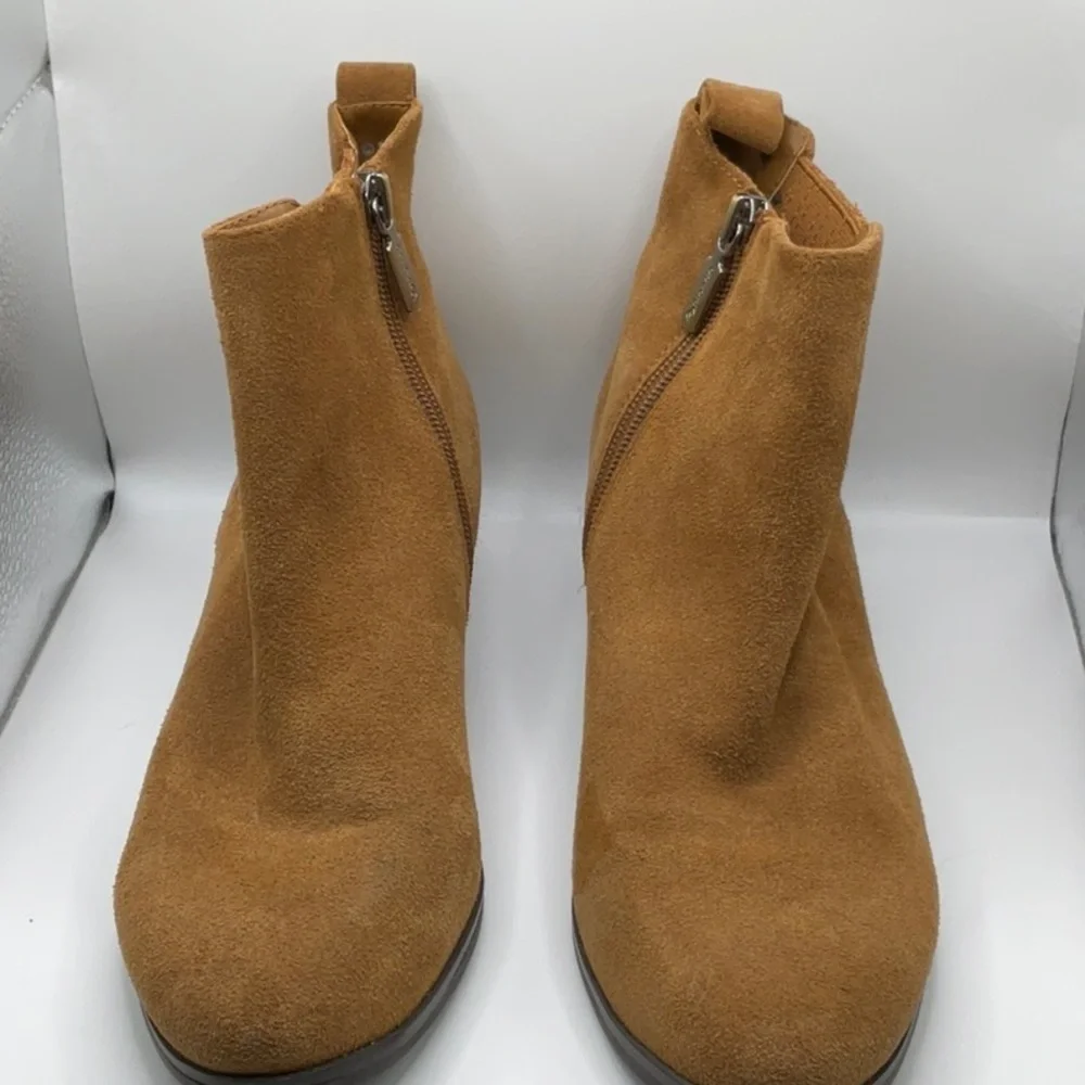 Blonde EUC Tan Suede Women's Ankle Boots, Size 7